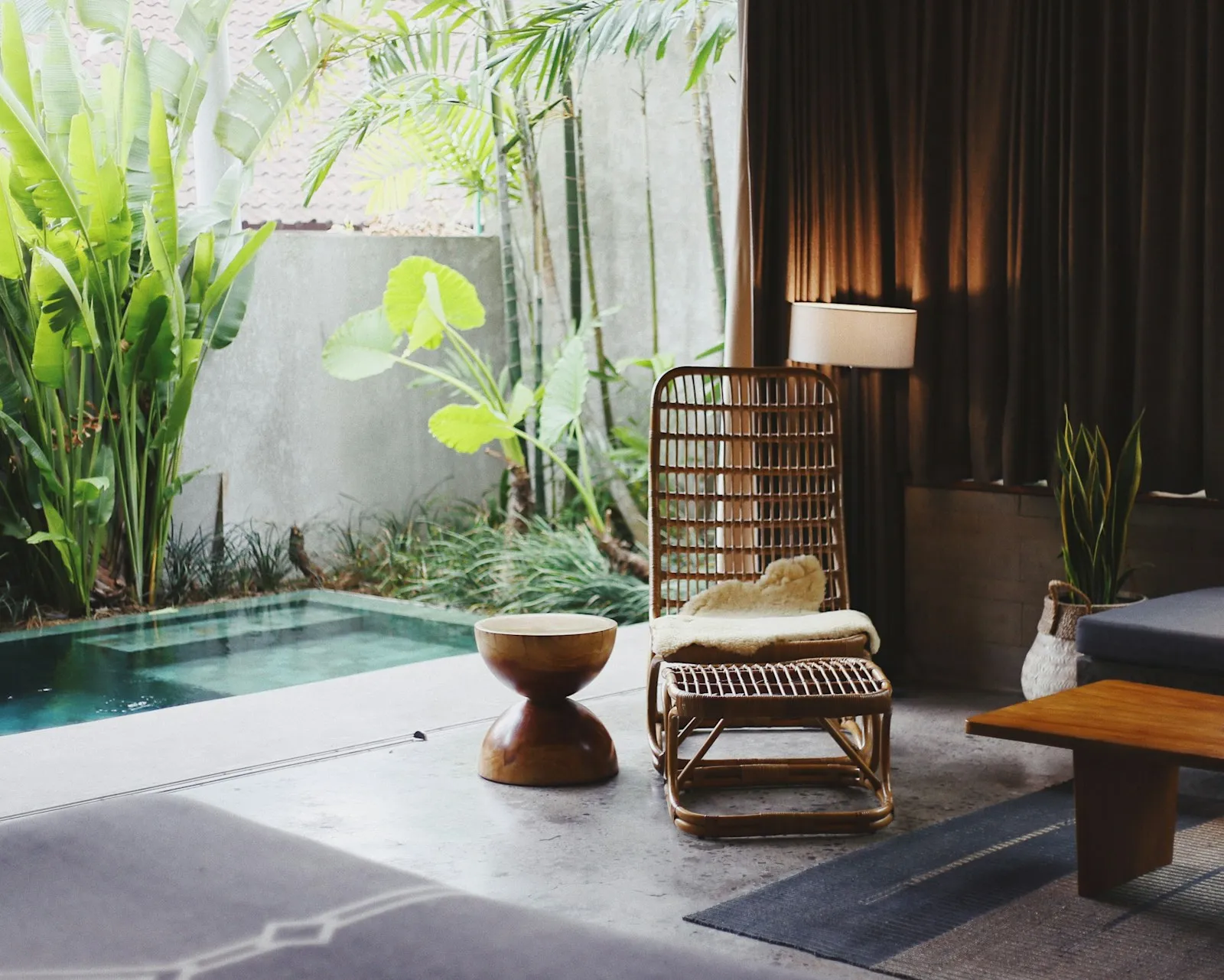 Warm Ayurvedic Abhyanga oil massage